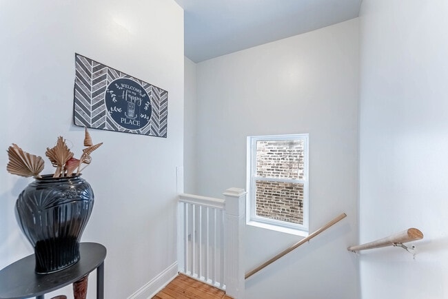 Building Photo - 163 N Lockwood Ave