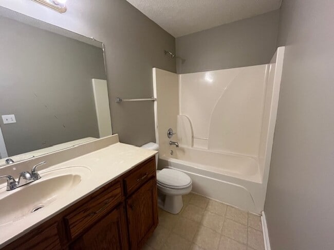 Building Photo - Renovated 3 Bedroom 2 Bath Home for Rent with 2 Car Garage!