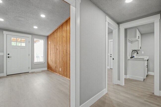 Building Photo - 332 Birch