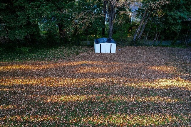 Building Photo - 3599 Lower Roswell Rd