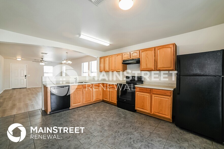 Building Photo - 2420 W Roeser Rd