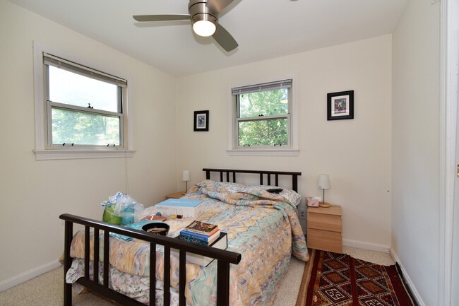 Building Photo - Fantastic 4 Bedroom, 3 Full Bathroom, Close in Bethesda Home!