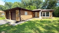 Building Photo - WEST SIDE UPDATED 4 BEDROOM AVAILABLE TODAY!
