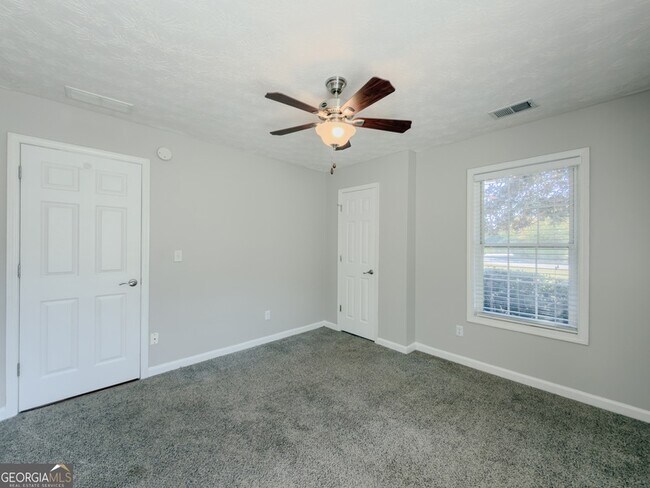 Building Photo - 593 Red Tip Ln