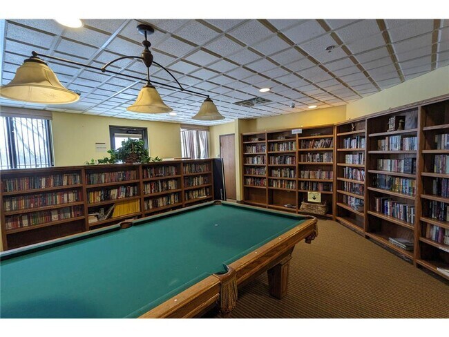 Building Photo - 6500 Woodlake Dr