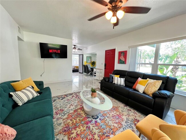 Building Photo - 2173 Riviera Dr