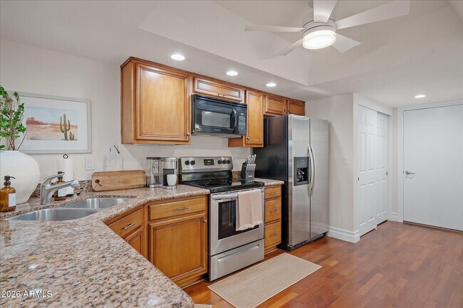 Building Photo - 5805 N 24th Pl