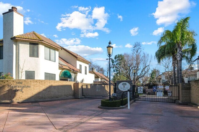 Building Photo - 2890 E Huntington Blvd