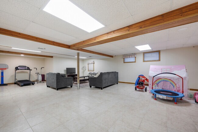 Building Photo - 1347 Rose Blvd