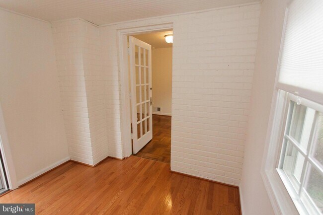 Building Photo - 1419 N Longfellow St