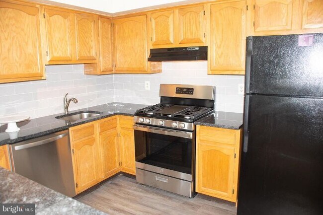 Building Photo - 202 Salem Ct