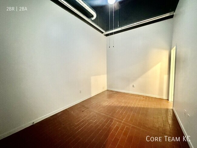 Building Photo - 1180 E 30th St