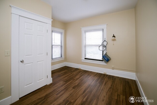 Building Photo - Completely Renovated Home--One block off o...