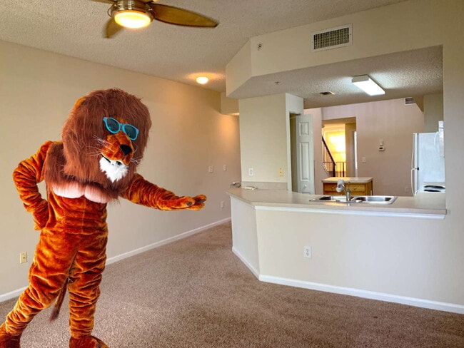 Building Photo - 3BR | 2 BA | 1-Car Las Palmas Townhome