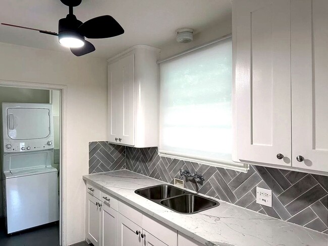 Building Photo - Olympic Duplex