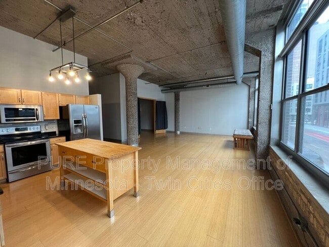 Building Photo - 521 S 7th St