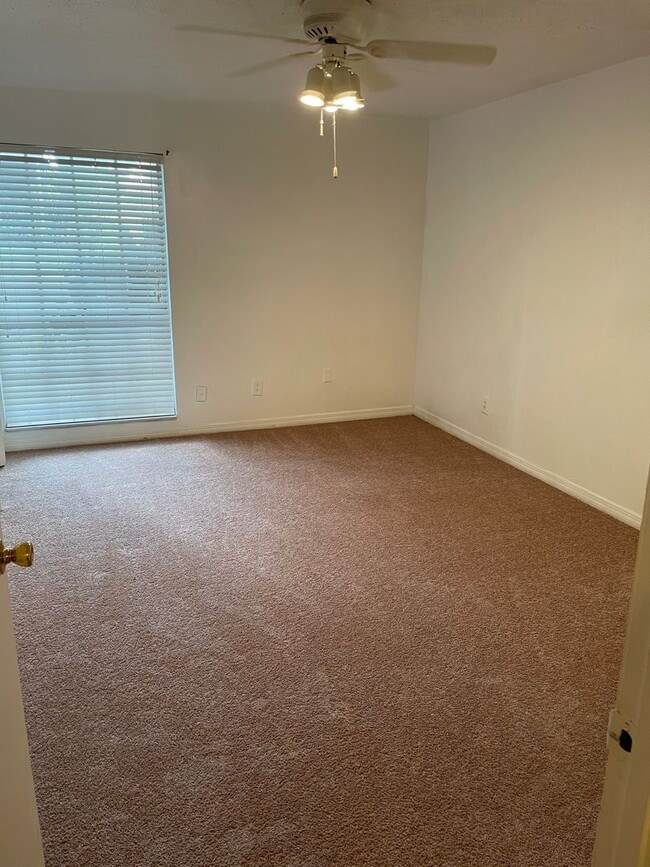 Building Photo - Ground floor One bedroom condo