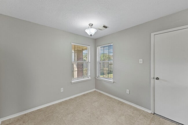 Building Photo - 17202 Hawks Landing Dr