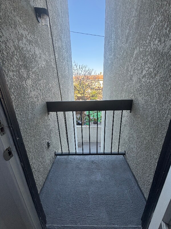 Building Photo - 555 Oak St