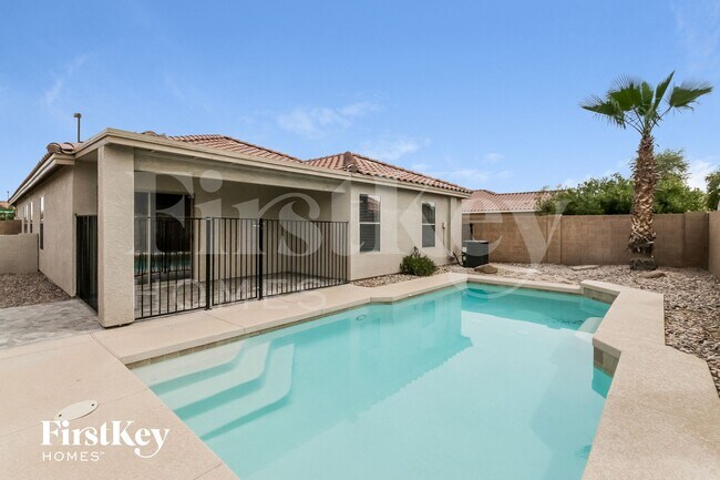 Building Photo - 2863 W San Carlos Ln