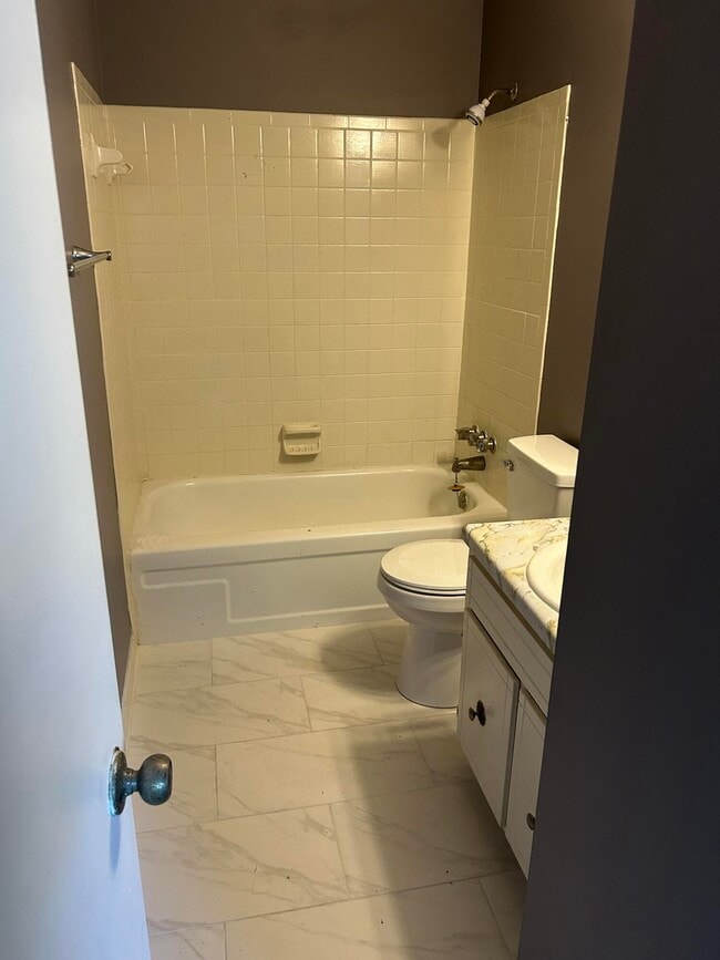 Building Photo - 251 Rast St