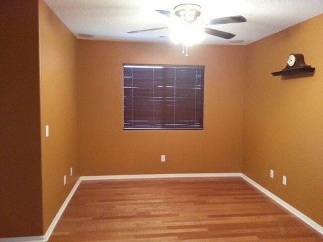 Building Photo - spacious 3 bedroom 2 bath home with beautiful yard, jacuzzi,  indoor laundry room
