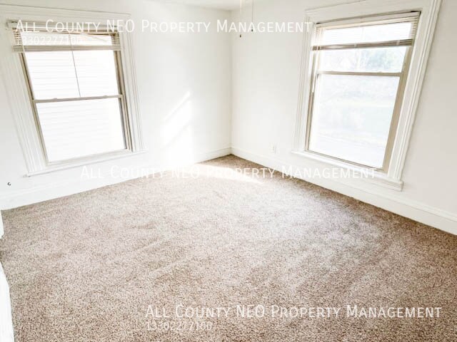 Building Photo - 1852 W 45th St