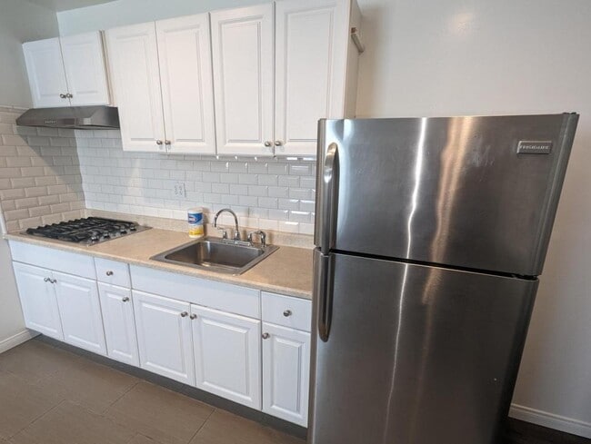 Building Photo - 993 Rosecrans St