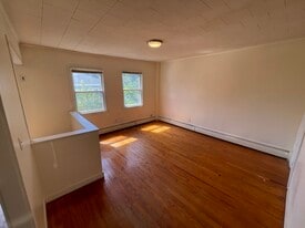 Building Photo - 203 Baldwin St