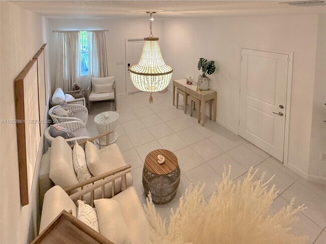 Building Photo - 1060 SE 26th Ter