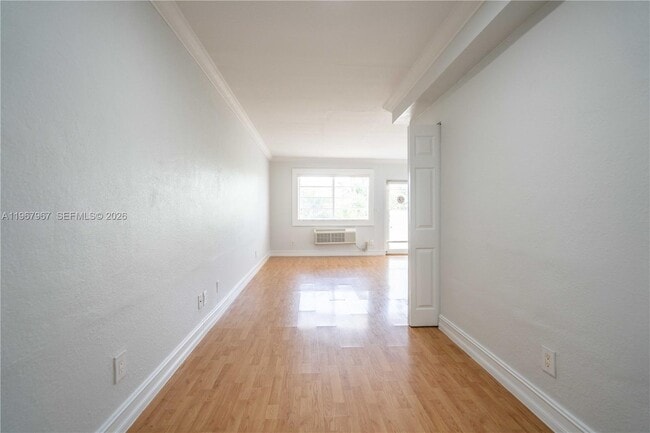 Building Photo - 7925 Hawthorne Ave