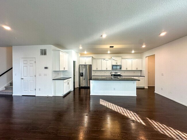 Building Photo - Senderos Creek 3bd paired home