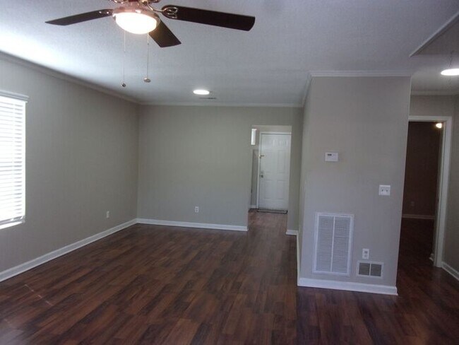 Building Photo - 2 Bedroom 2 Bath Duplex near Cherry Park