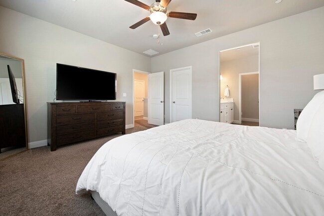 Building Photo - Clovis Eastside Home, 4BR/3.5BA, Built 201...