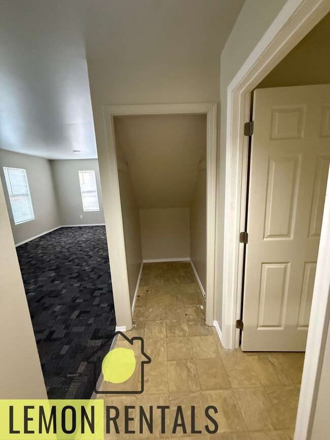 Building Photo - 1204 S 7th St