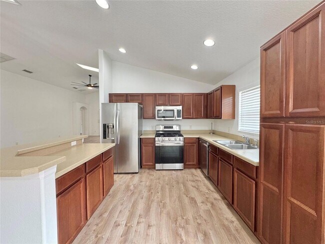 Building Photo - 502 Viola Dr