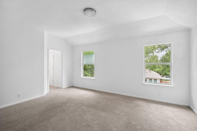 Building Photo - 176 Oak River Dr