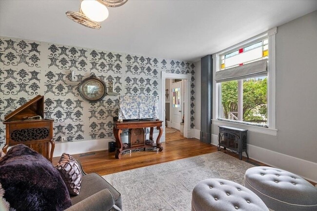 Building Photo - 123 1/2 Stone Street Unit