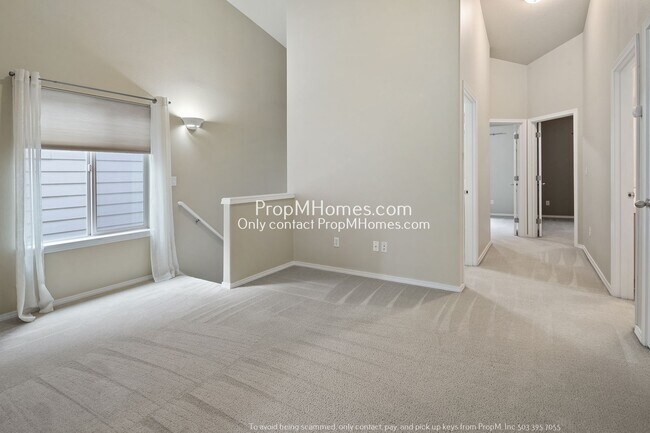 Building Photo - Light & Bright Three Bedroom Home in Aloha!