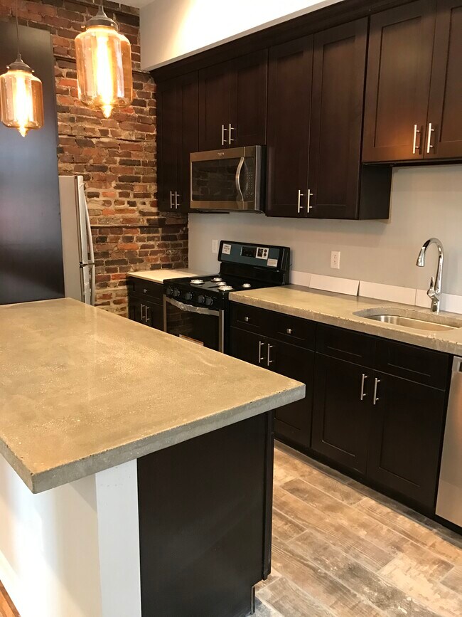 Kitchen - Exposed Birck - 1302 Rodman St