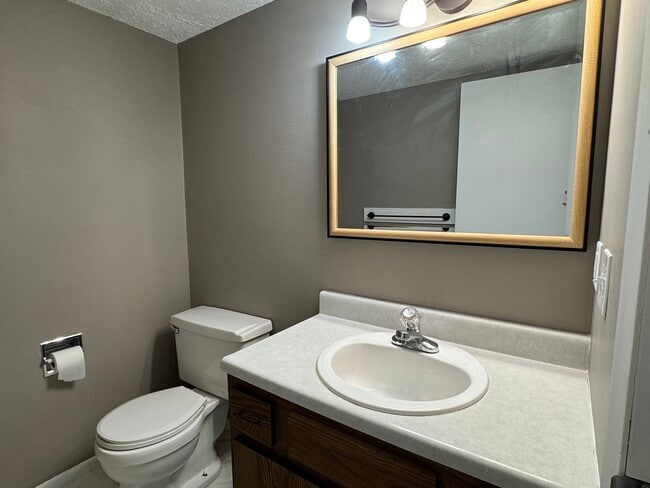 Building Photo - 2635 W 58th St