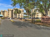 Building Photo - 6475 W Oakland Park Blvd