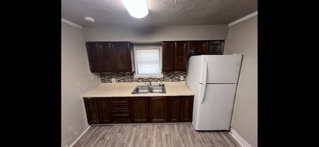 Building Photo - 417 N Linwood Ave