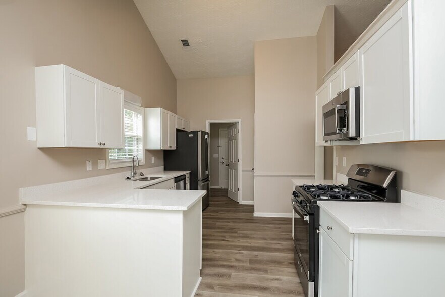 Building Photo - 5912 Sycamore Ridge Dr