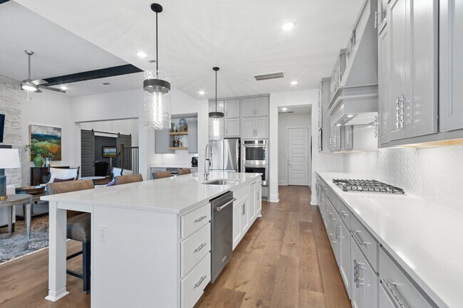 Building Photo - 902 Falcon Hollow Ln