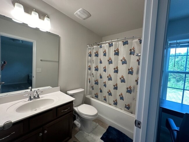 Building Photo - Like New Beautiful home in Wesley Chapel