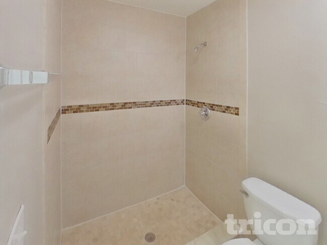 Building Photo - 6313 S Clark Ave