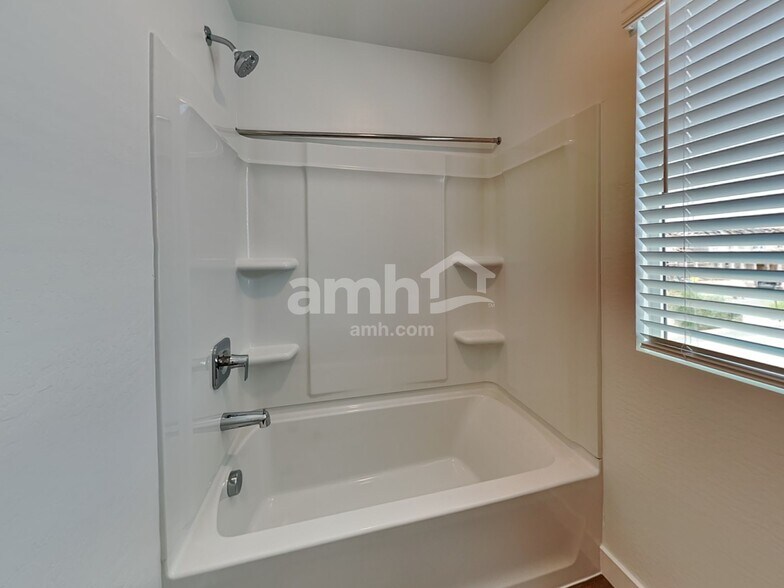 Building Photo - 9717 W Luxton Ln