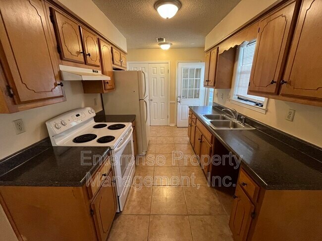 Building Photo - 7053 Daneman Dr