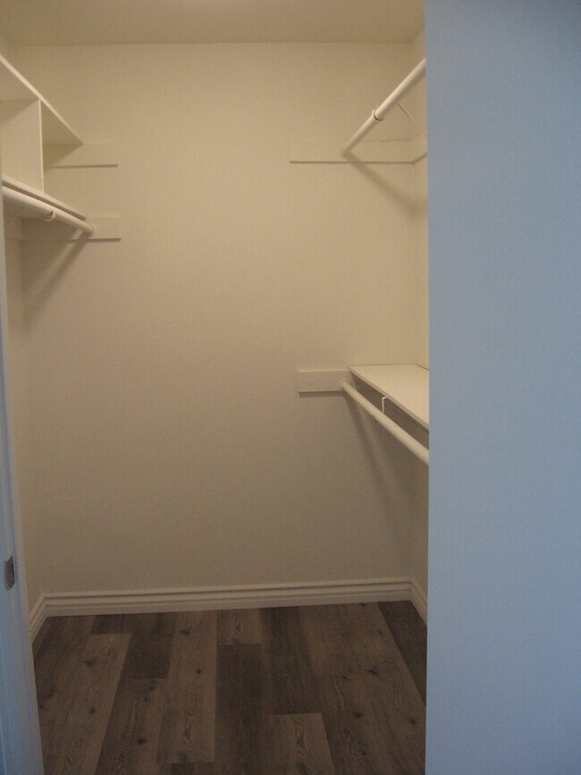 Building Photo - 9900 Jordan Ave